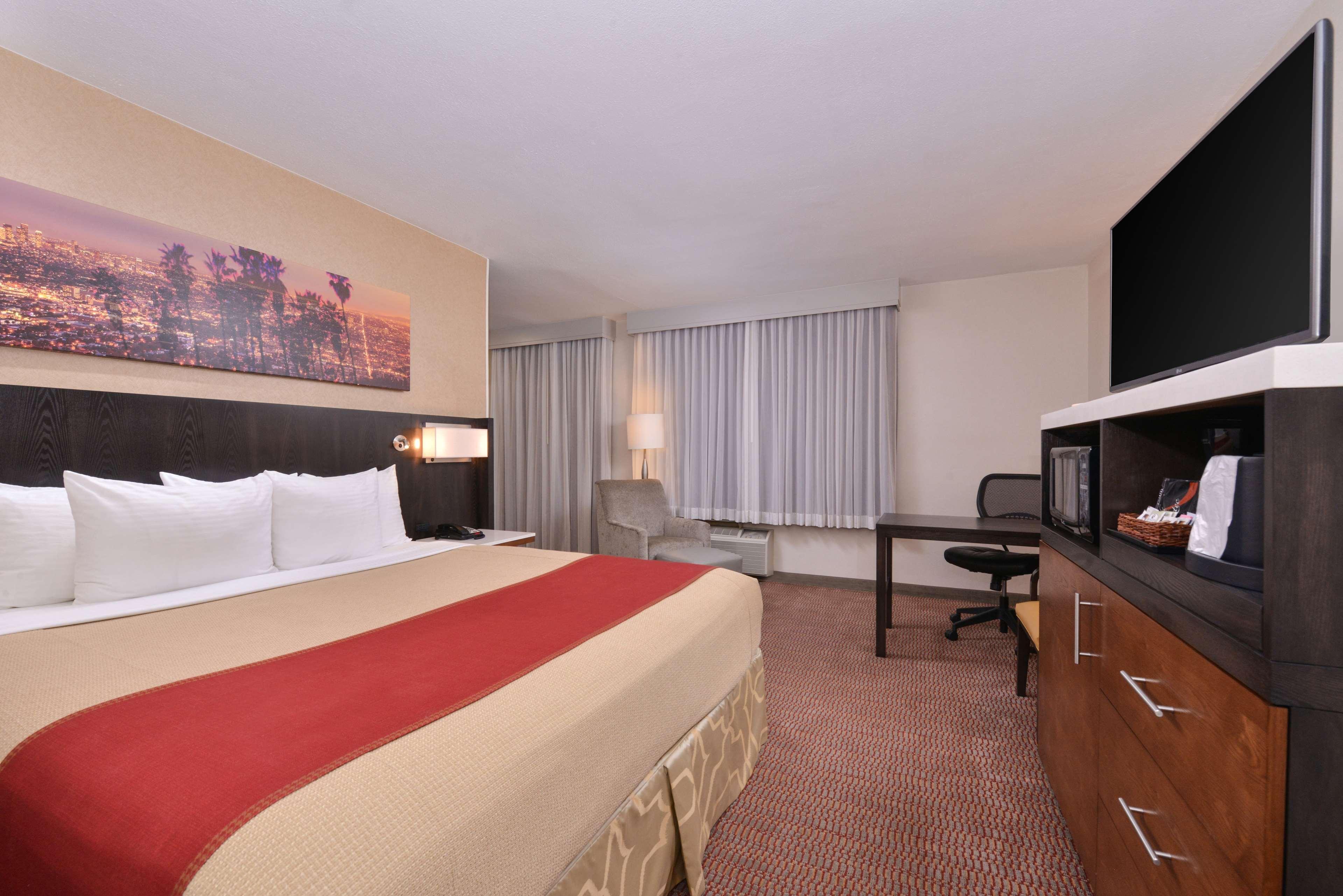 Western Royal Palace Inn&suites 3*
