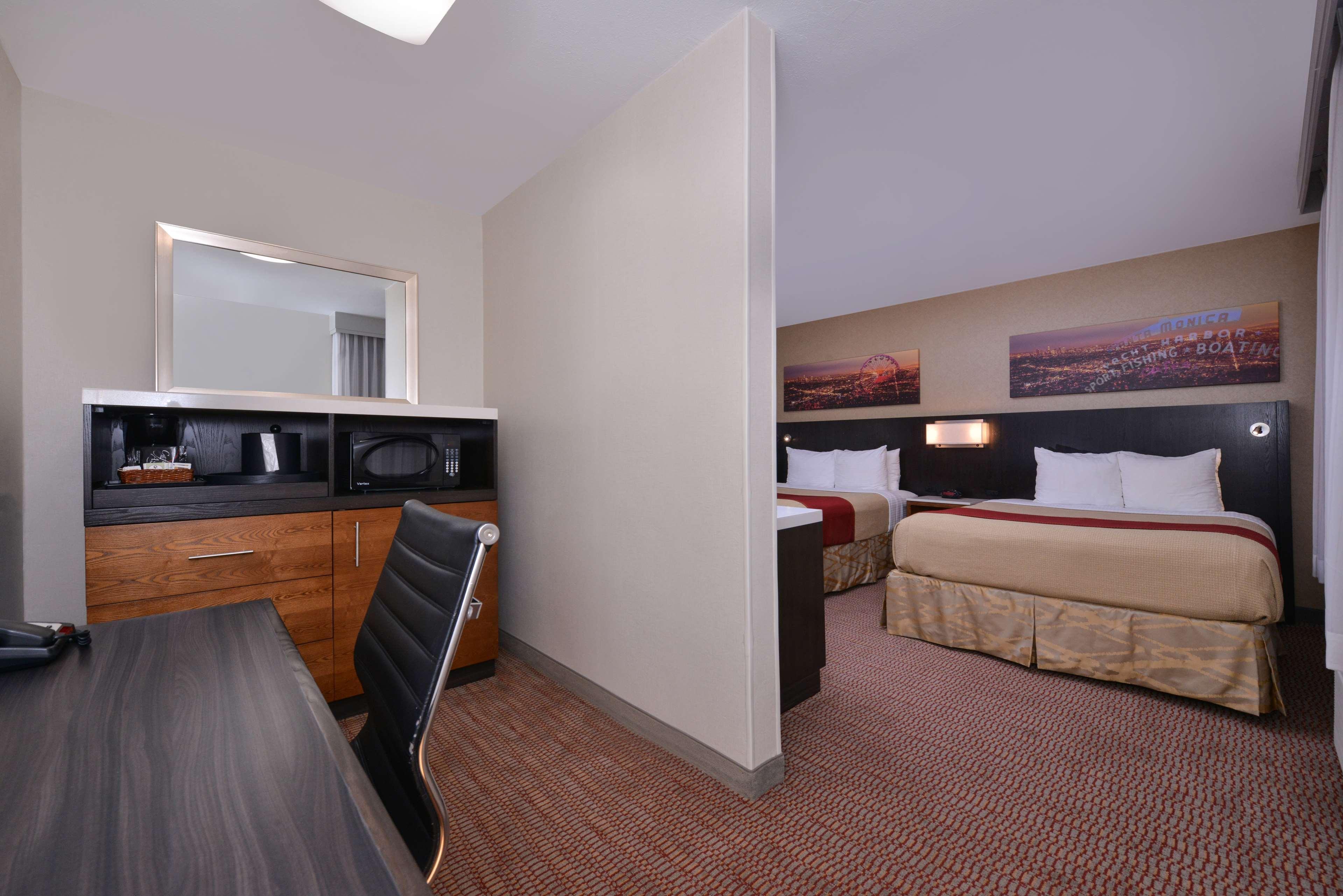 Western Royal Palace Inn&suites 3*