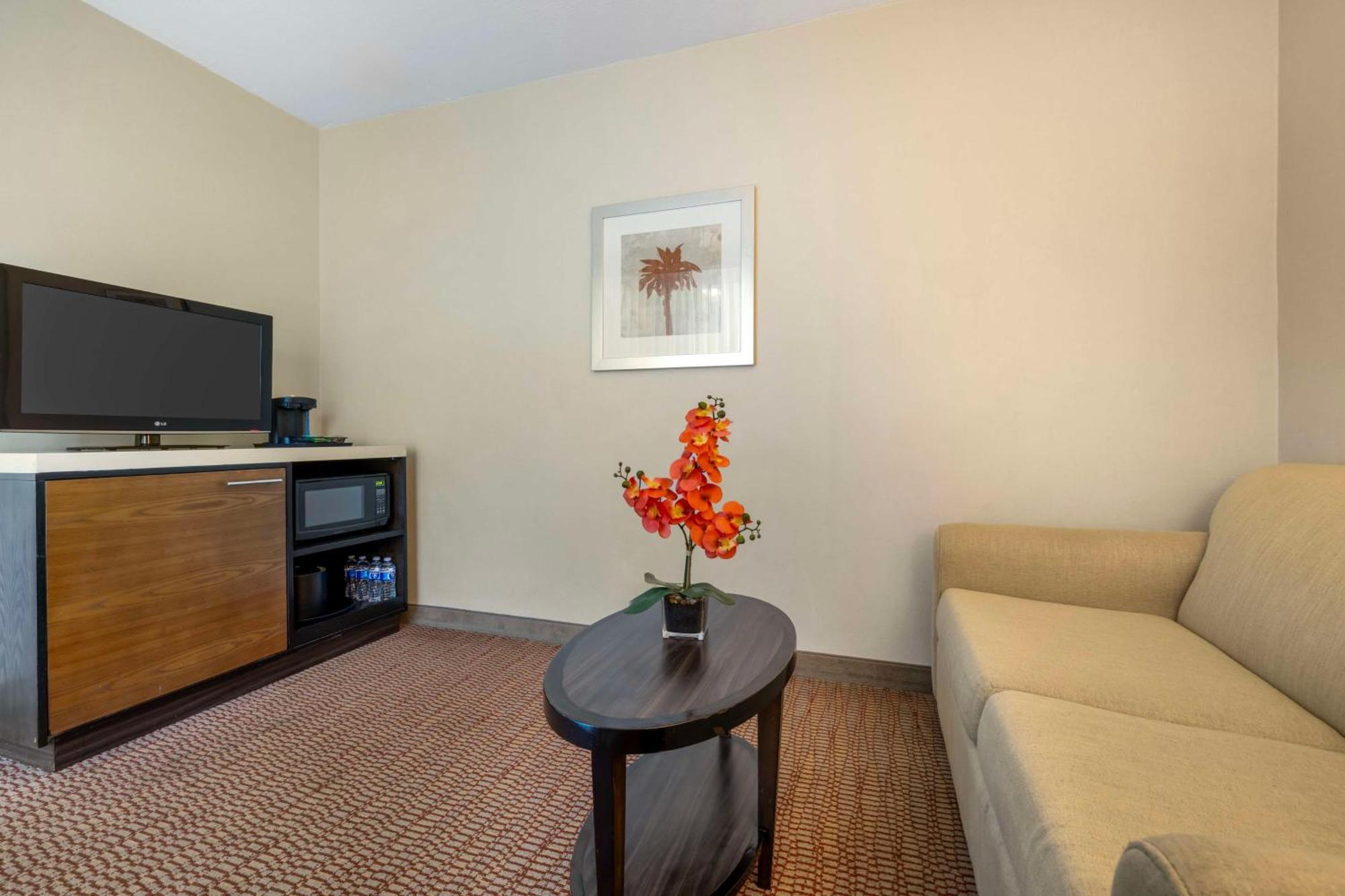Western Royal Palace Inn&suites 3*