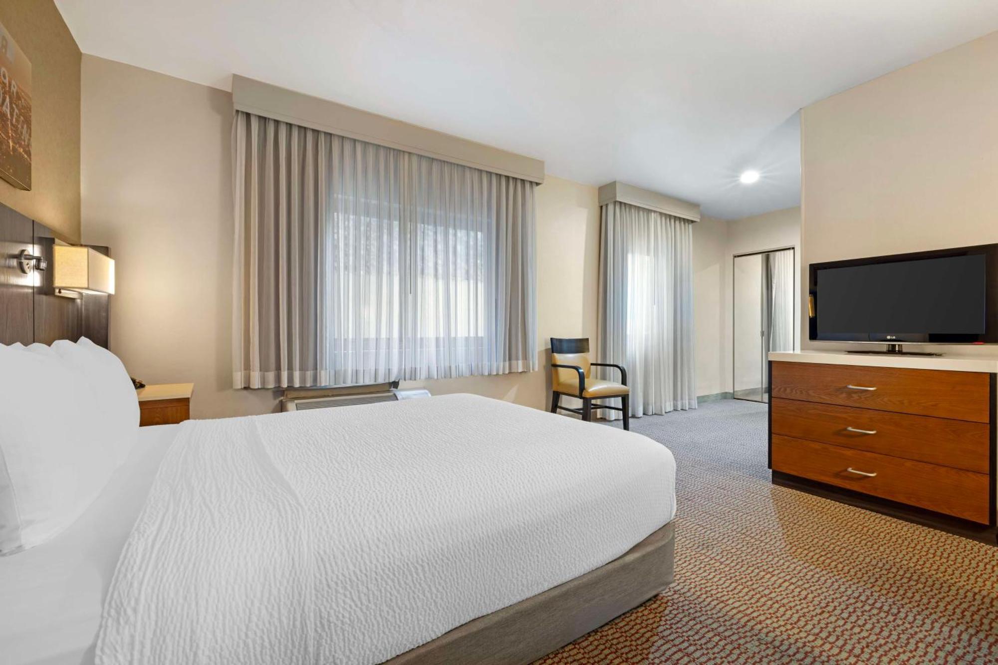 Western Royal Palace Inn&suites 3*