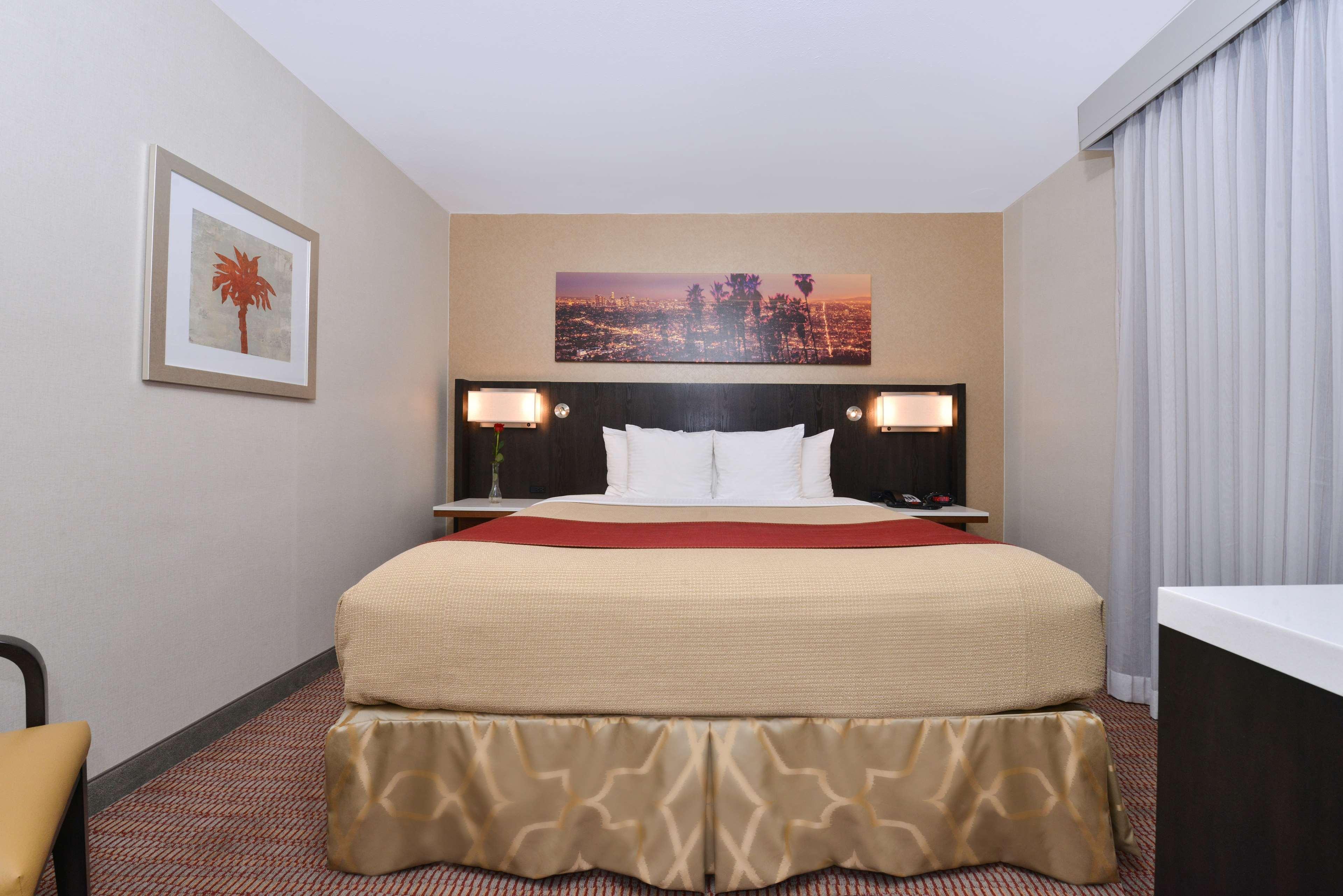 Western Royal Palace Inn&suites 3*