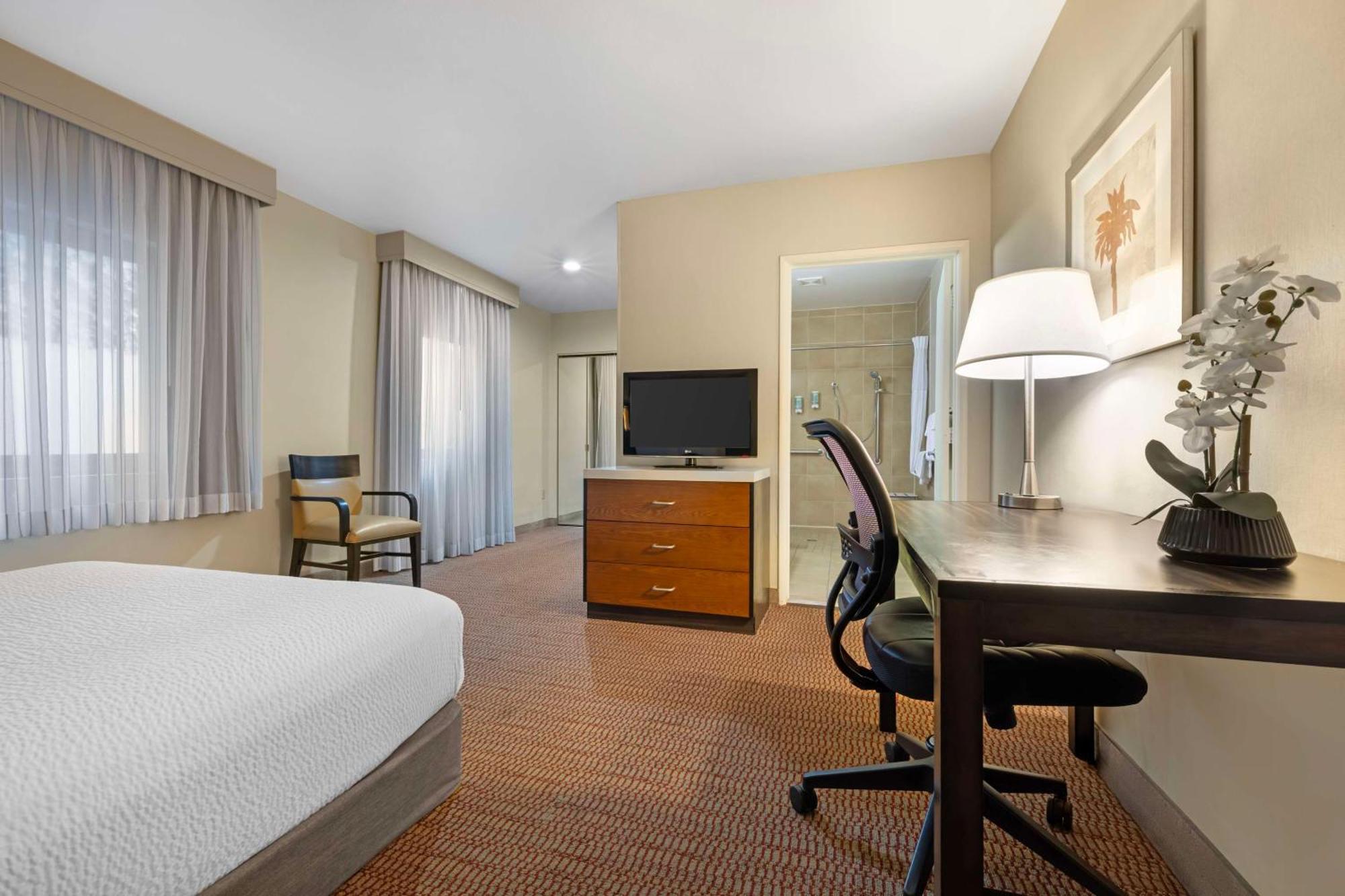 Western Royal Palace Inn&suites Hotel 3*